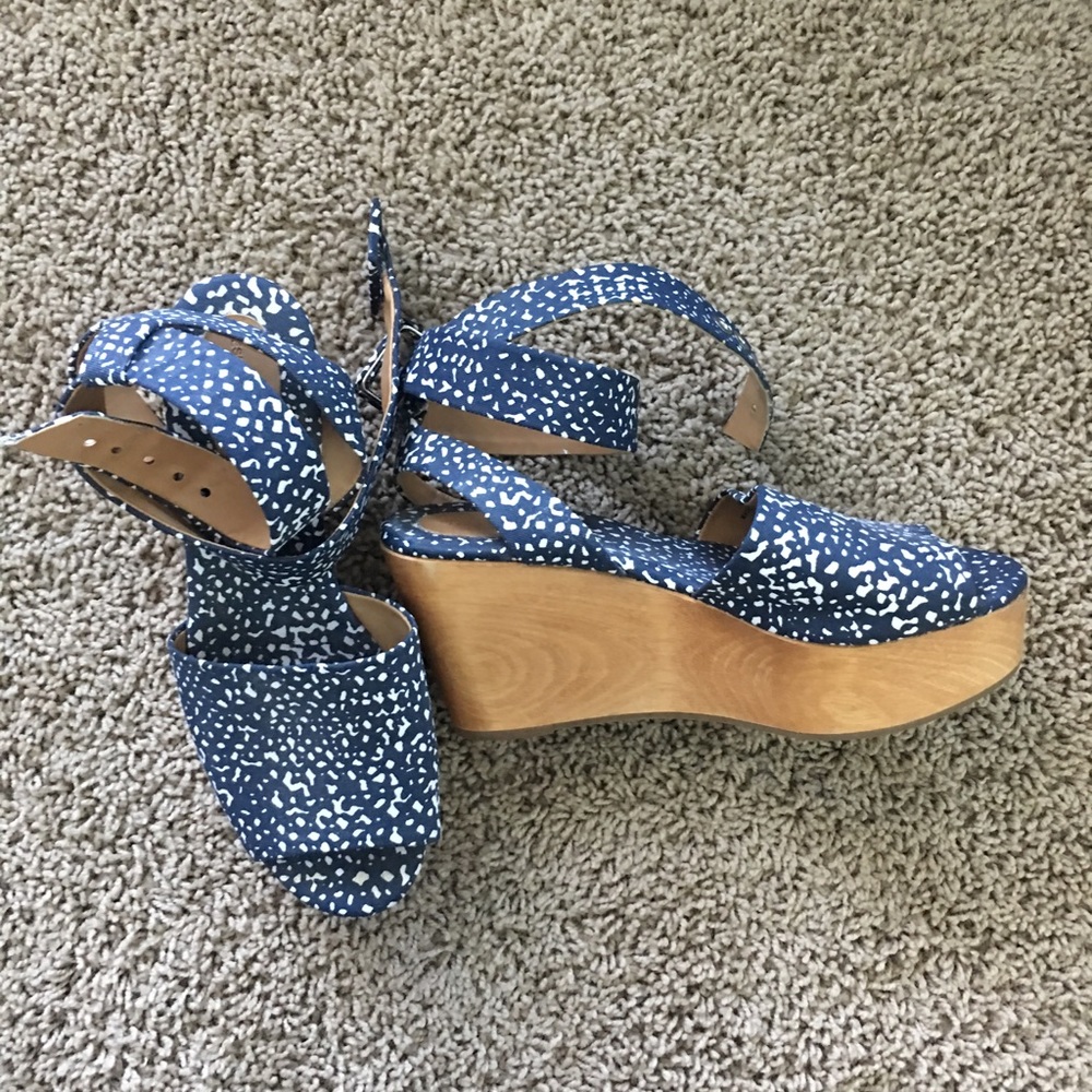 Gap Navy Blue and white wooden wedges